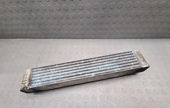 BMW 5 E60 E61 Intercooler radiator 7795823