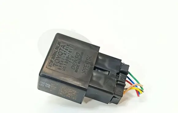 Toyota Prius (XW30) Rear light relay 895A147010 0618001011