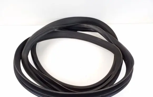 Mercedes-Benz E W212 Front door rubber seal A2126970051