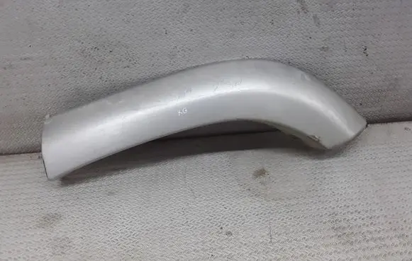 Toyota Hilux (N80, N90, N100, N110) Rear fender molding trim 