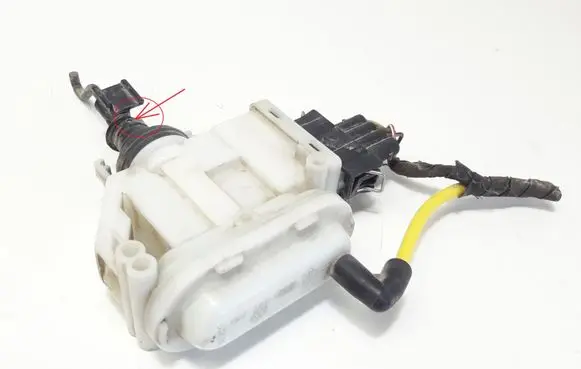 Volkswagen PASSAT B4 Central locking motor 357862153H