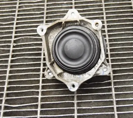 BMW 2 F22 F23 Engine mount bracket 6859411