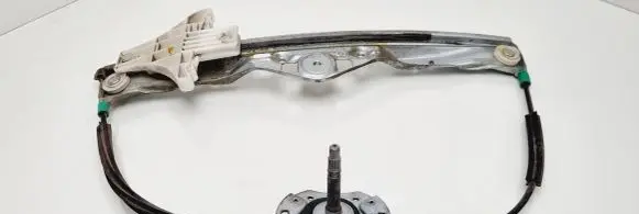 Rear door manual window regulator