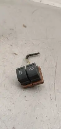 Volkswagen PASSAT B6 Fuel tank opening switch 3C0959903B 218901S