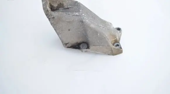 Audi A4 S4 B5 8D Engine mounting bracket 8D0199307