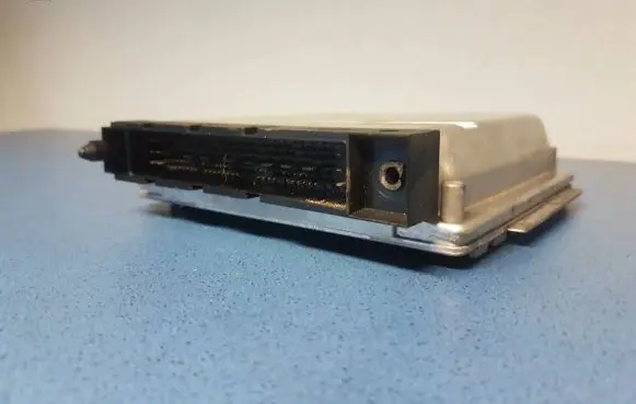 Volvo V70 Engine control unit/module 09496667A 28SA4018 0281001776
