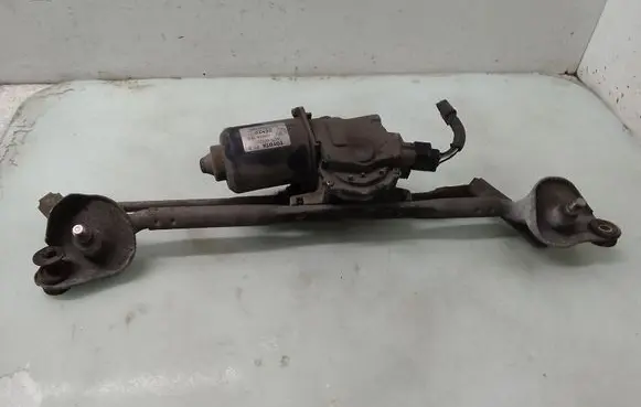 Toyota Corolla Verso E121 Front wiper linkage and motor 851100F020