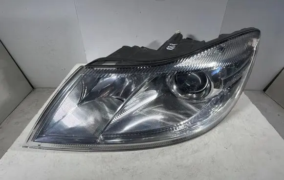 Skoda Octavia Mk2 (1Z) Headlight/headlamp 1Z1941015F 1EL24705201