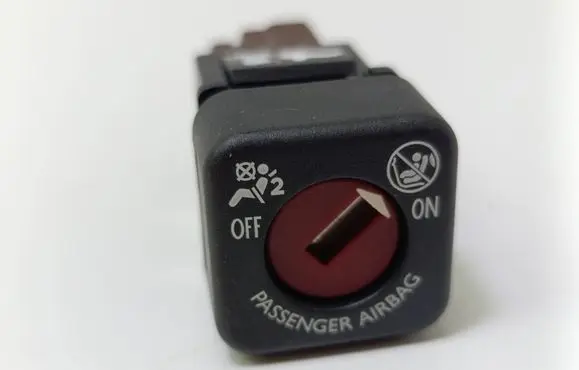 Peugeot 2008 I Passenger airbag on/off switch 9641391277