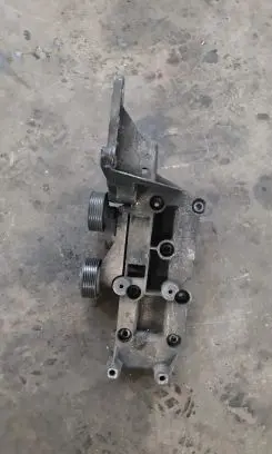 Volvo XC90 Engine mounting bracket 8642196