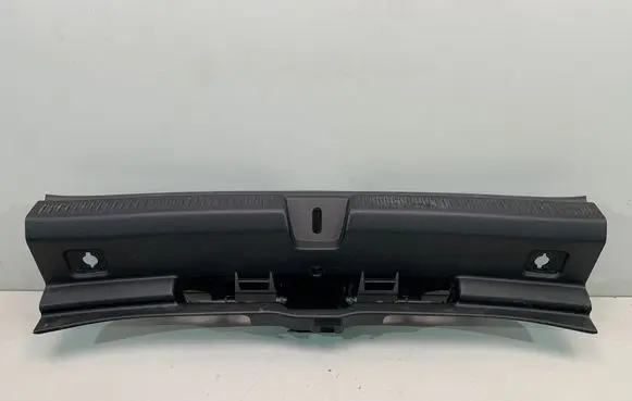 Trunk/boot sill cover protection