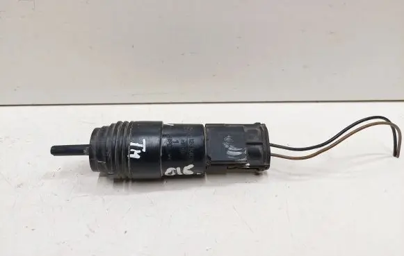 BMW 5 E39 Windscreen/windshield washer pump 67128360244 8360244