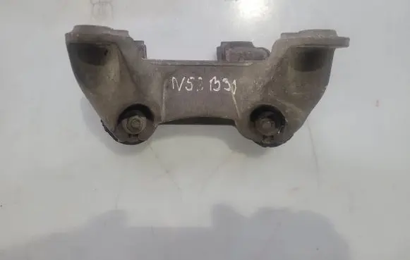BMW 3 E90 E91 Engine mount bracket 