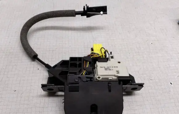 Opel Vectra B Tailgate/trunk/boot lock/catch/latch 999066650 754625