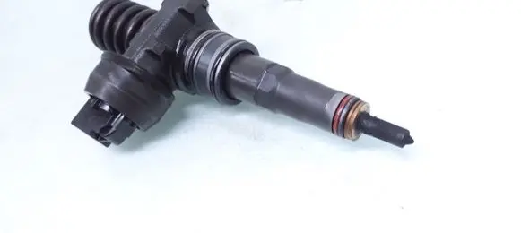Volkswagen Caddy Fuel injector 038130073BN 0414720313