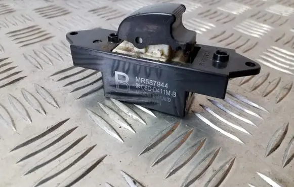Mitsubishi ASX Electric window control switch MR587944
