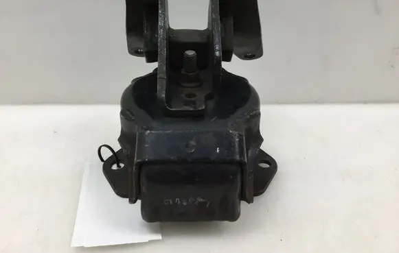 Mitsubishi Pajero Sport I Gearbox mount 