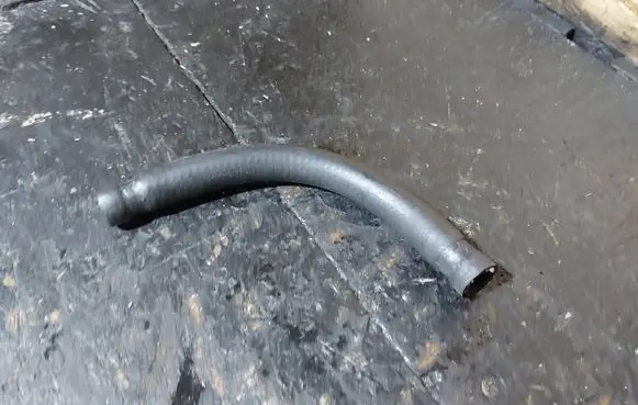 BMW 5 E39 Engine coolant pipe/hose 1703945 13541703945