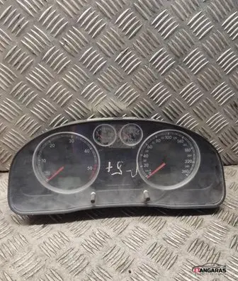 Volkswagen PASSAT B5.5 Speedometer (instrument cluster) 3b0920805a