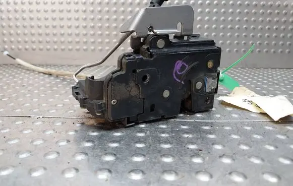 Audi A4 S4 B6 8E 8H Front door lock S27705035 4B1837016G