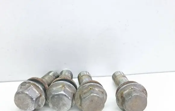 Volvo XC60 Nuts/bolts 