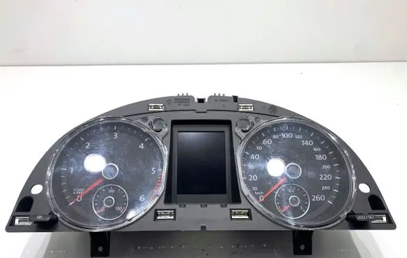 Volkswagen PASSAT B7 Speedometer (instrument cluster) 3AA920880C