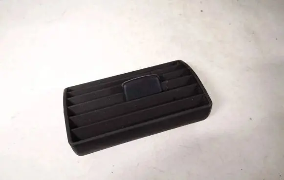 Volkswagen PASSAT B5 Dash center air vent grill