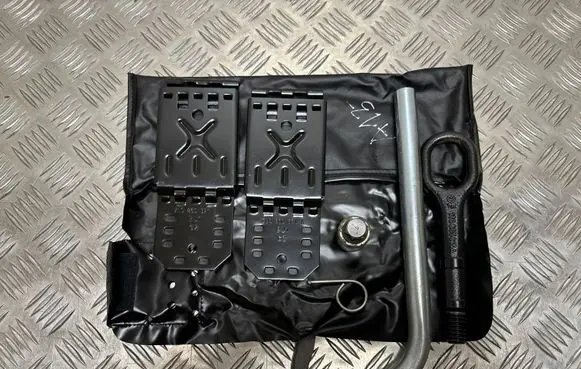 Volkswagen Tiguan Tool set