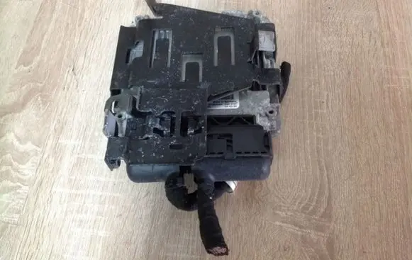 Volkswagen Golf V Engine control unit/module 0281011478