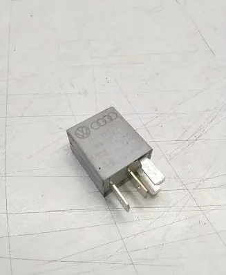 Volkswagen Golf V Other relay 1K0951253 0332011100