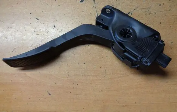 Ford Ka Accelerator throttle pedal E3B19F836A3A