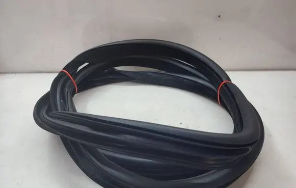 Land Rover Range Rover Evoque L538 Front door rubber seal BJ3220708A