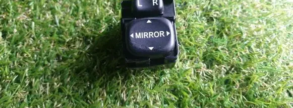 Toyota Corolla E120 E130 Wing mirror switch 183574