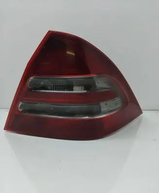 Mercedes-Benz C W203 Rear/tail lights 2038200264 33116740