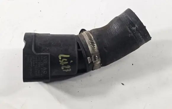 Audi A1 Turbo air intake inlet pipe/hose 03L131111G