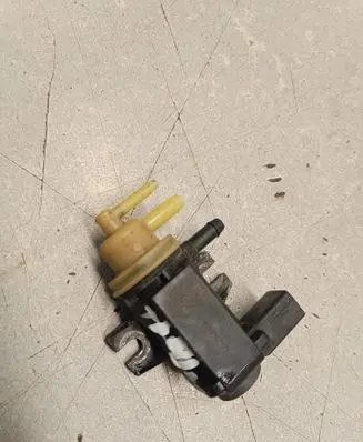 Volkswagen Tiguan Turbo solenoid valve 1K0906627B 33579 4011464A