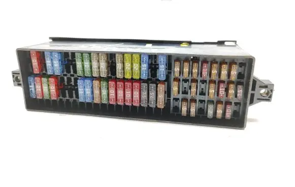 Volkswagen Polo V 6R Fuse module 04082009 086003935002