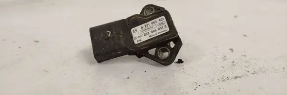 Audi A4 S4 B7 8E 8H Air pressure sensor 038906051C 0281002401