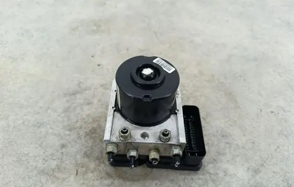 Ford Focus ABS Pump 8M512M110AA