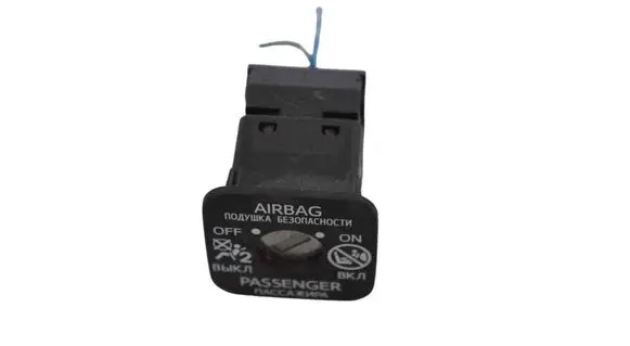 Nissan Qashqai Passenger airbag on/off switch 