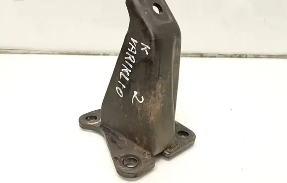 Engine mounting bracket