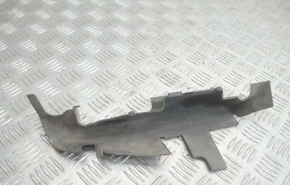 Audi A4 S4 B5 8D Intercooler air guide/duct channel 8D0121284B