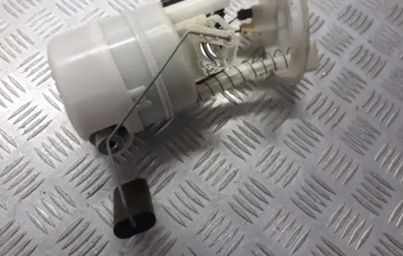 Nissan Note (E11) In-tank fuel pump 170409U01B