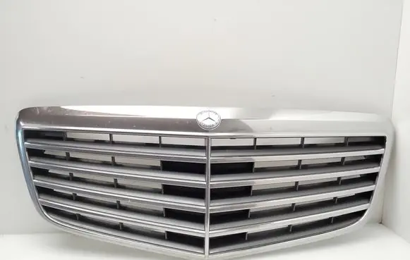 Mercedes-Benz E W211 Front bumper upper radiator grill A2118801683