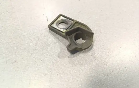 Headlight/headlamp mounting bracket