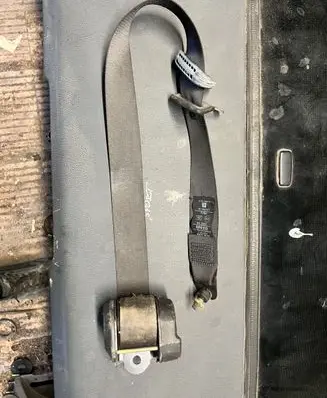 Opel Frontera B Rear seatbelt 97142327 12R044698 047050