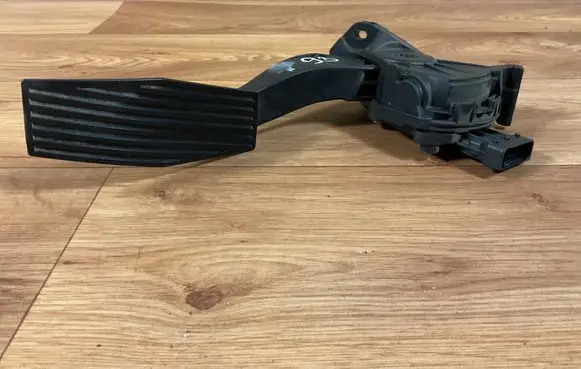 Opel Insignia A Accelerator throttle pedal 13237352 6PV00976500 0303201