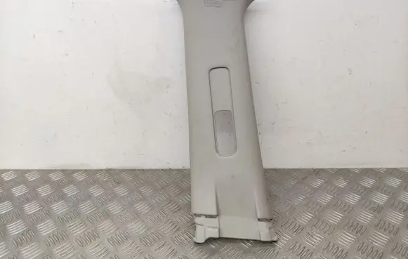 Nissan X-Trail T32 Seat belt trim 76924JG00A