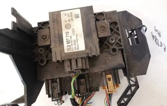Audi A6 S6 C5 4B Alarm control unit/module 7l0907719