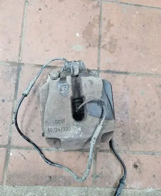 BMW 5 F10 F11 Front brake caliper 6024330